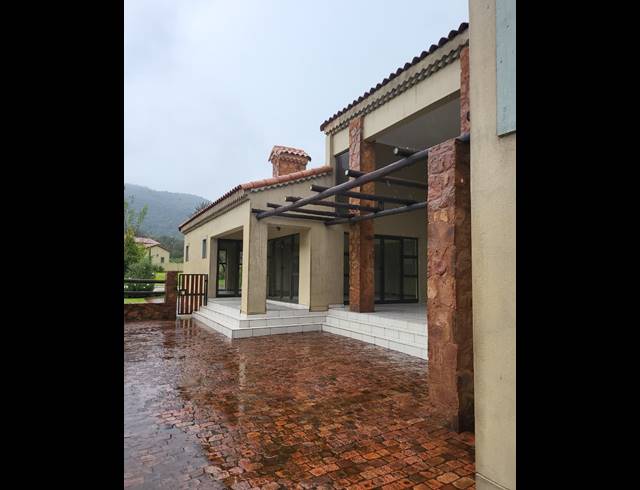 4 BEDROOM HOUSE FOR SALE IN ESTATE D' AFRIQUE